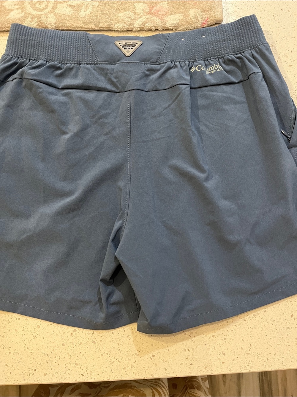 Columbia Women’s Blue Performance Shorts Small. 2 pockets 5” leg.